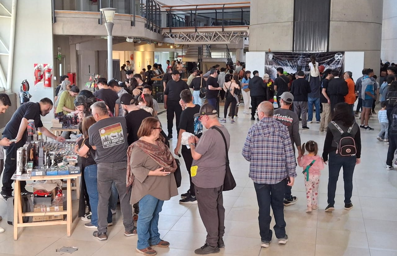 Cientos de personas participaron del Batman Day en el espacio Julio Le Parc en Mendoza