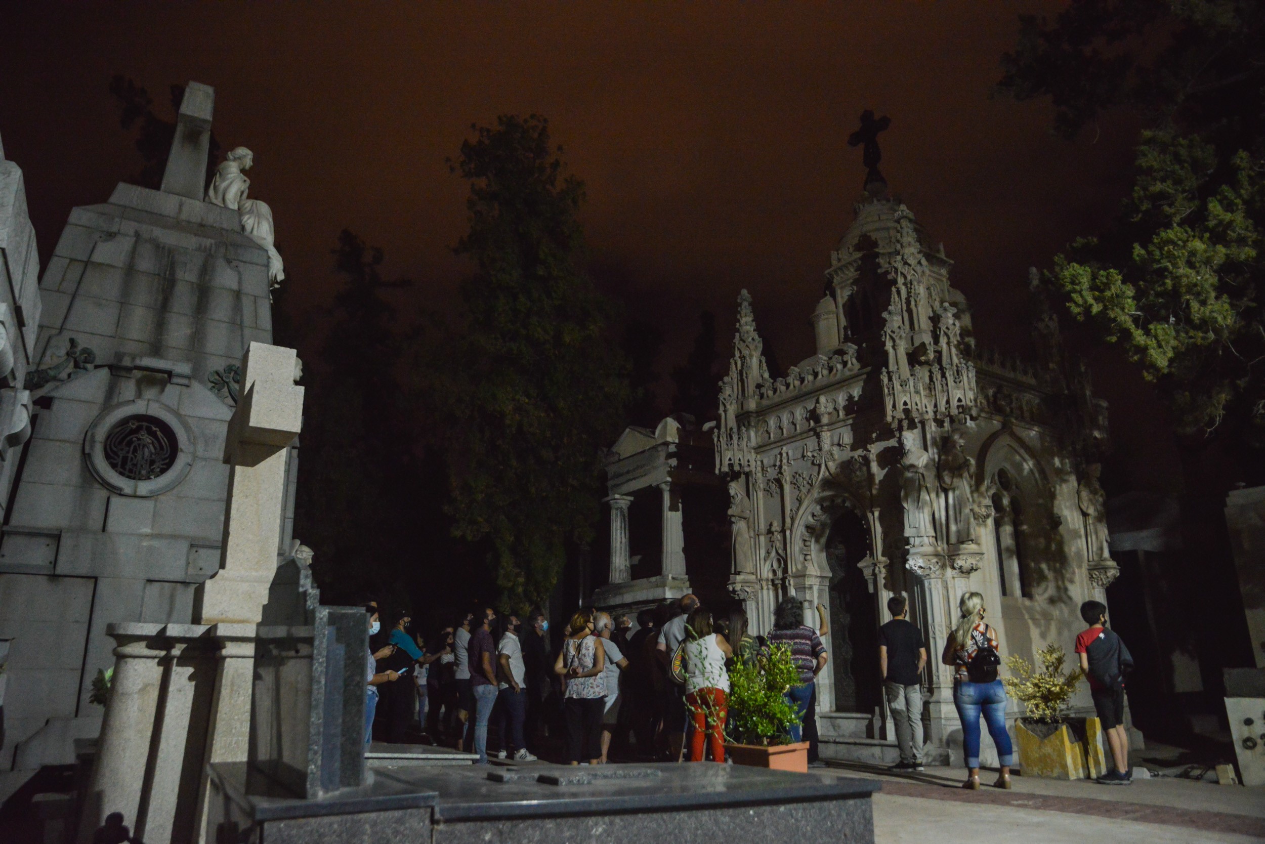 Continúa en octubre las visitas guiadas nocturnas a pie por el cementerio de Mendoza